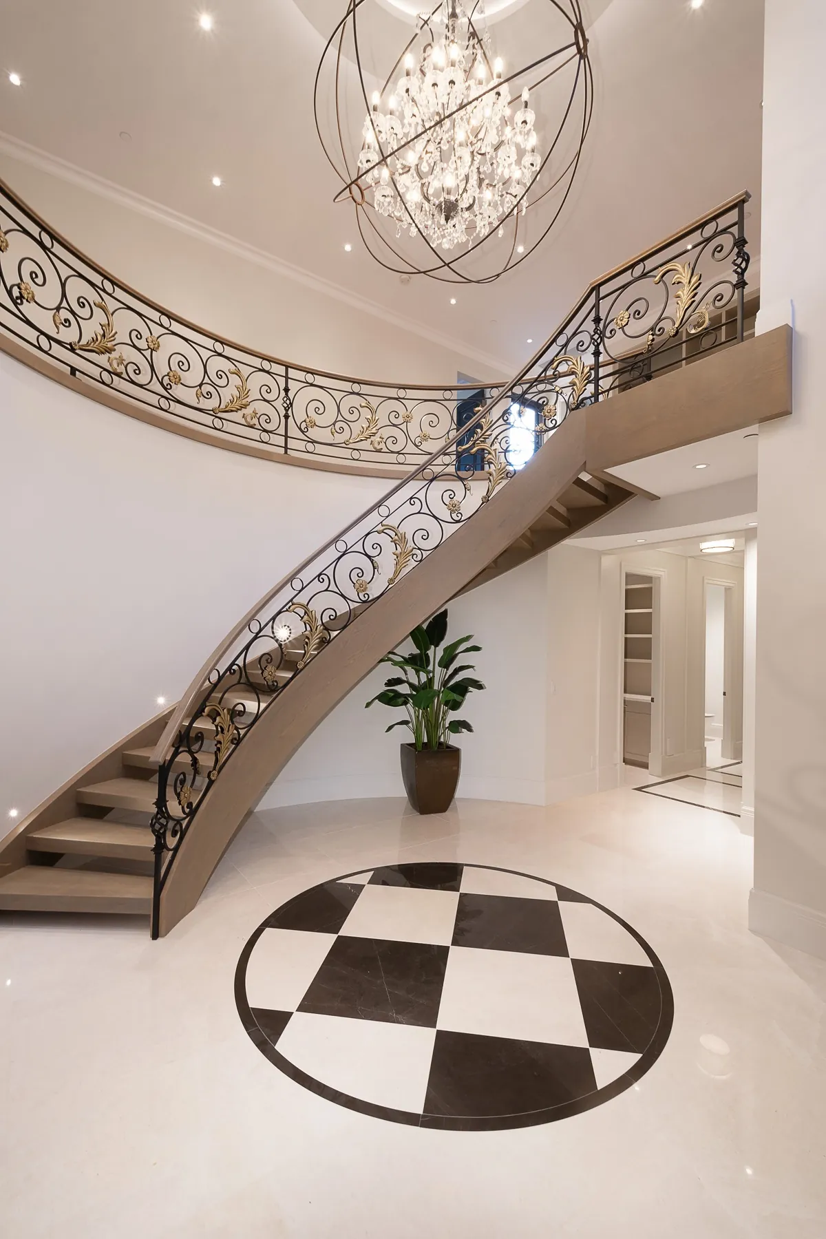 Chateau, Foyer stair chandelier