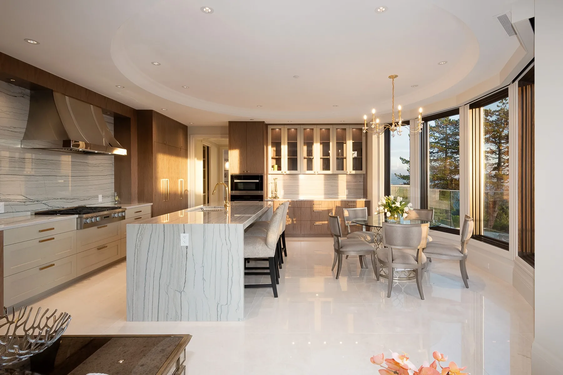 Chateau, Kitchen wide