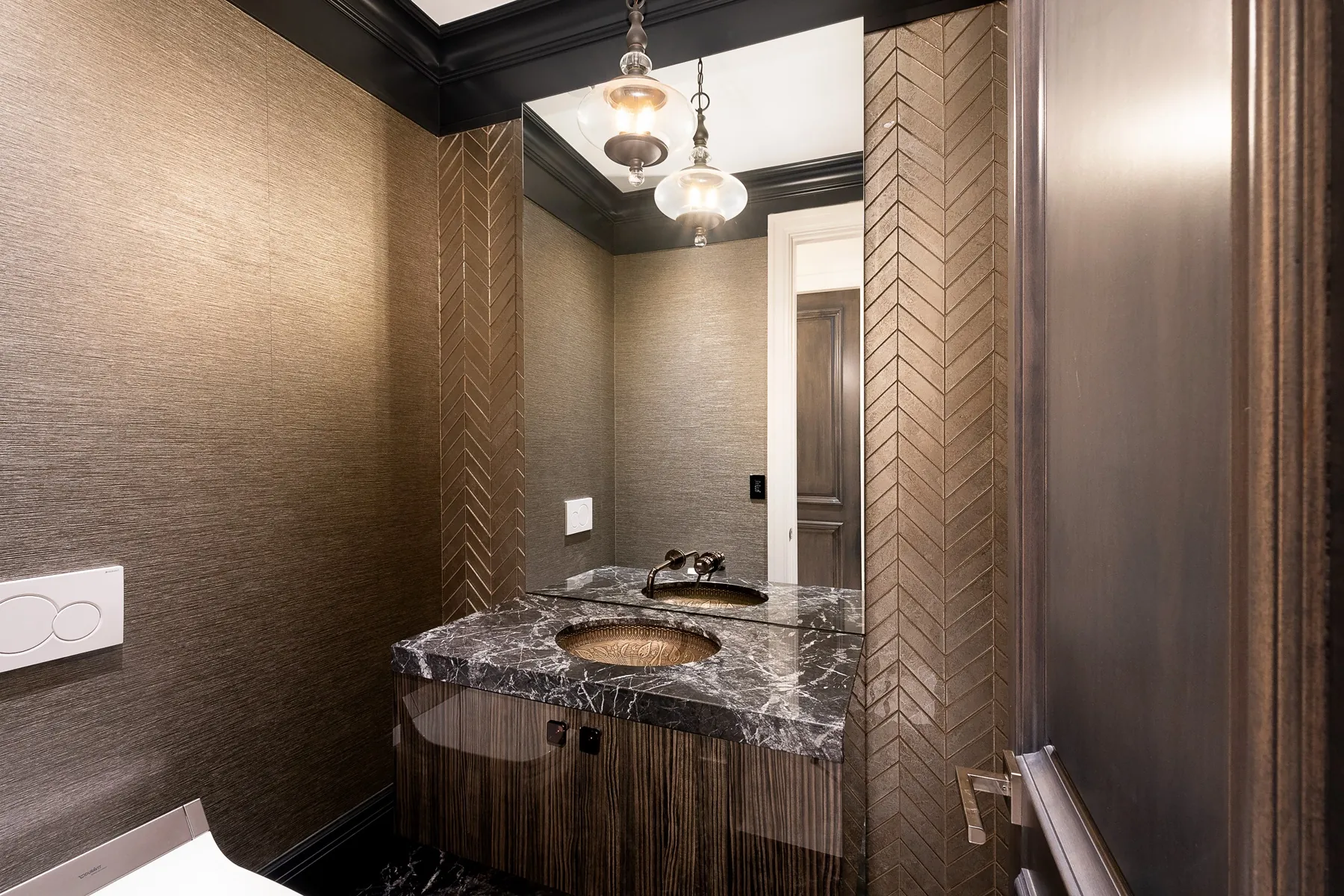 Chateau, Powder room herringbone