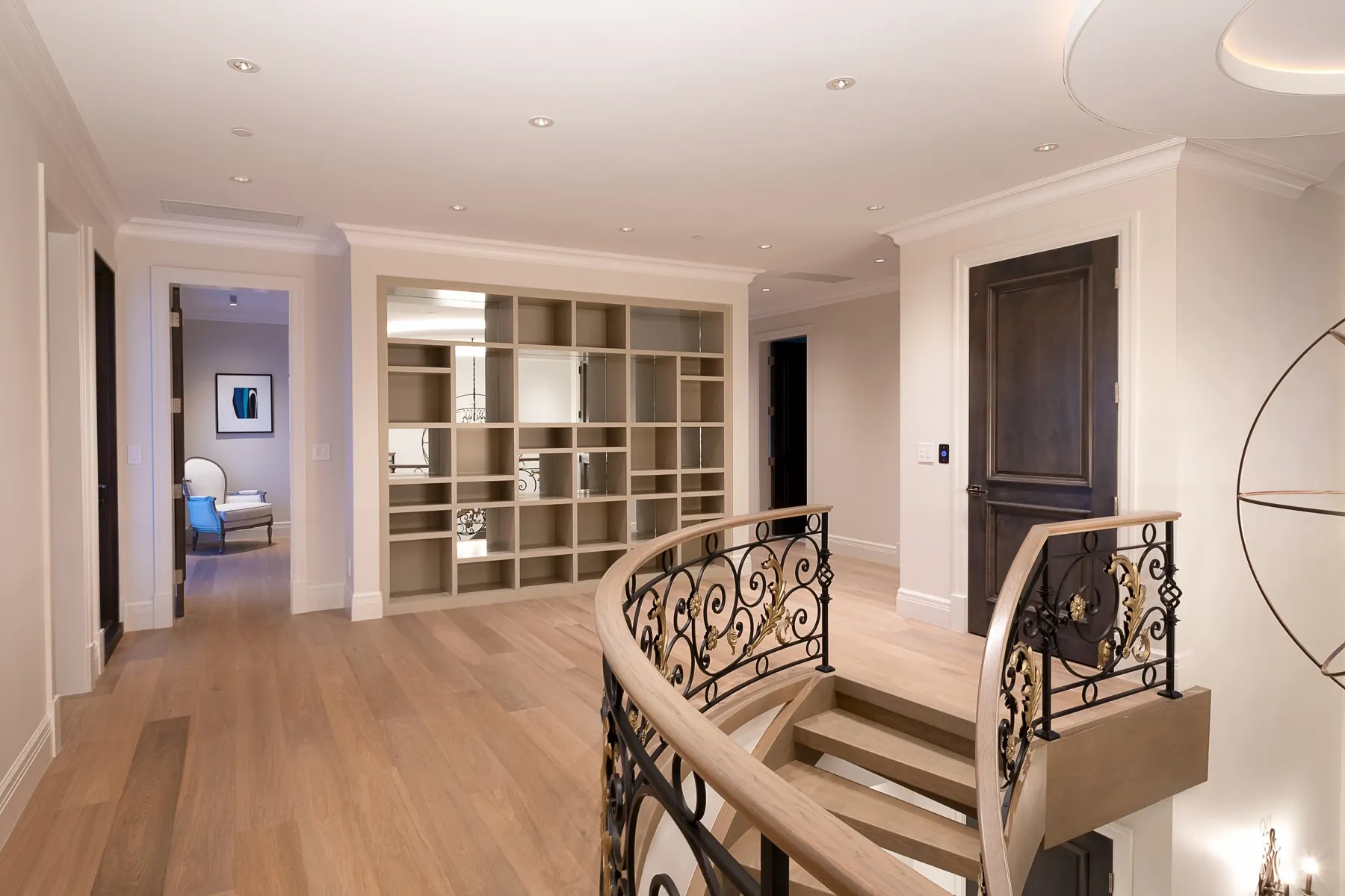 Chateau, Upper landing built ins