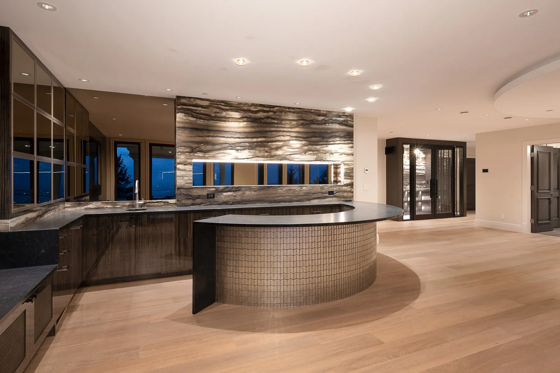 Chateau, Lower level bar