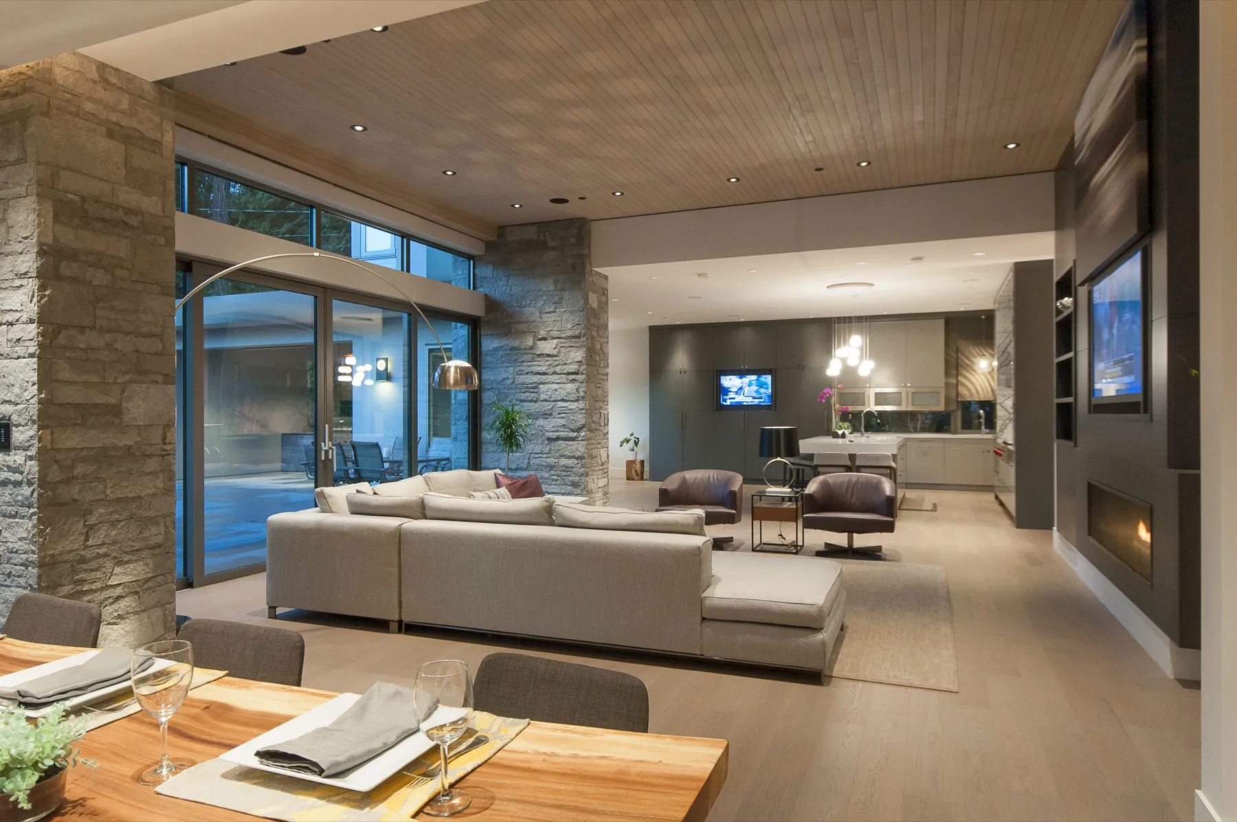 Creekside, Great room sectional toward kitchen