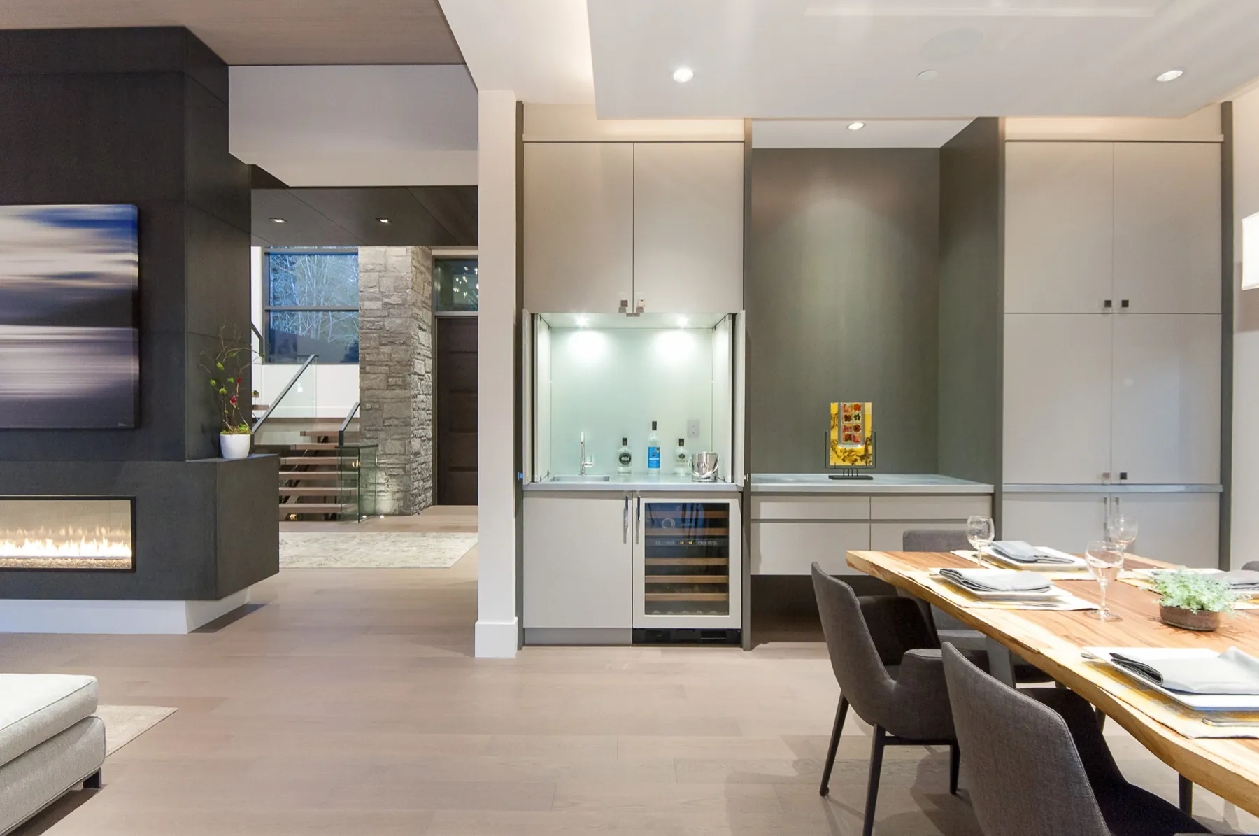 Creekside, Dining bar area