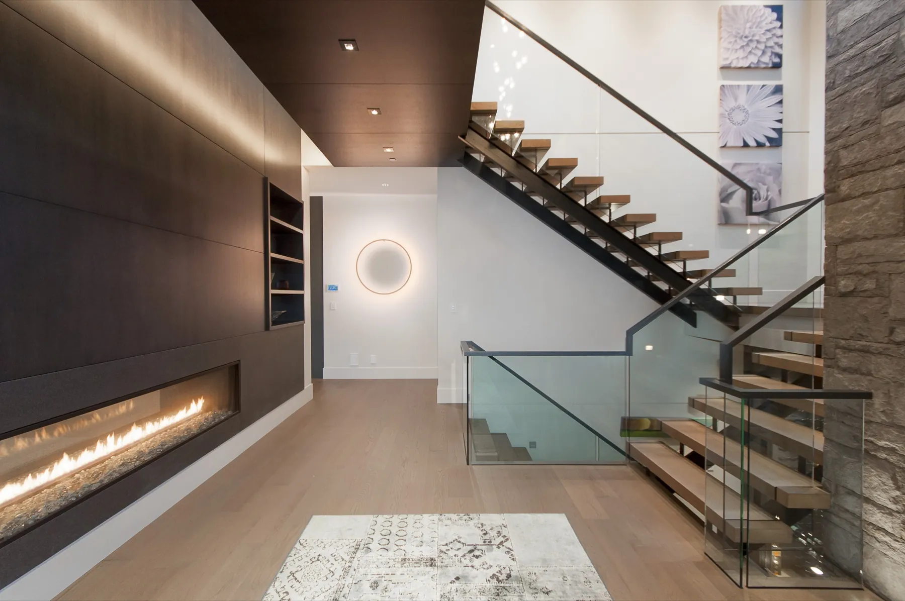 Creekside, Stair hall fireplace