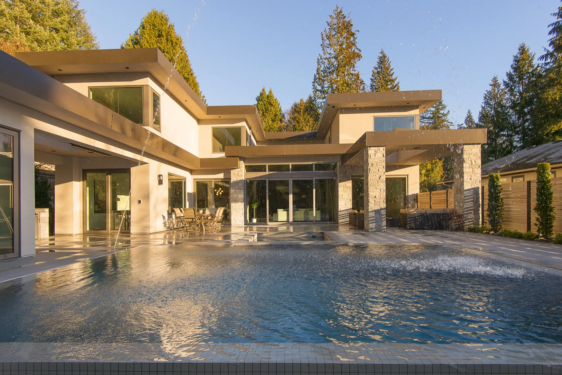 Creekside, Pool fountains day