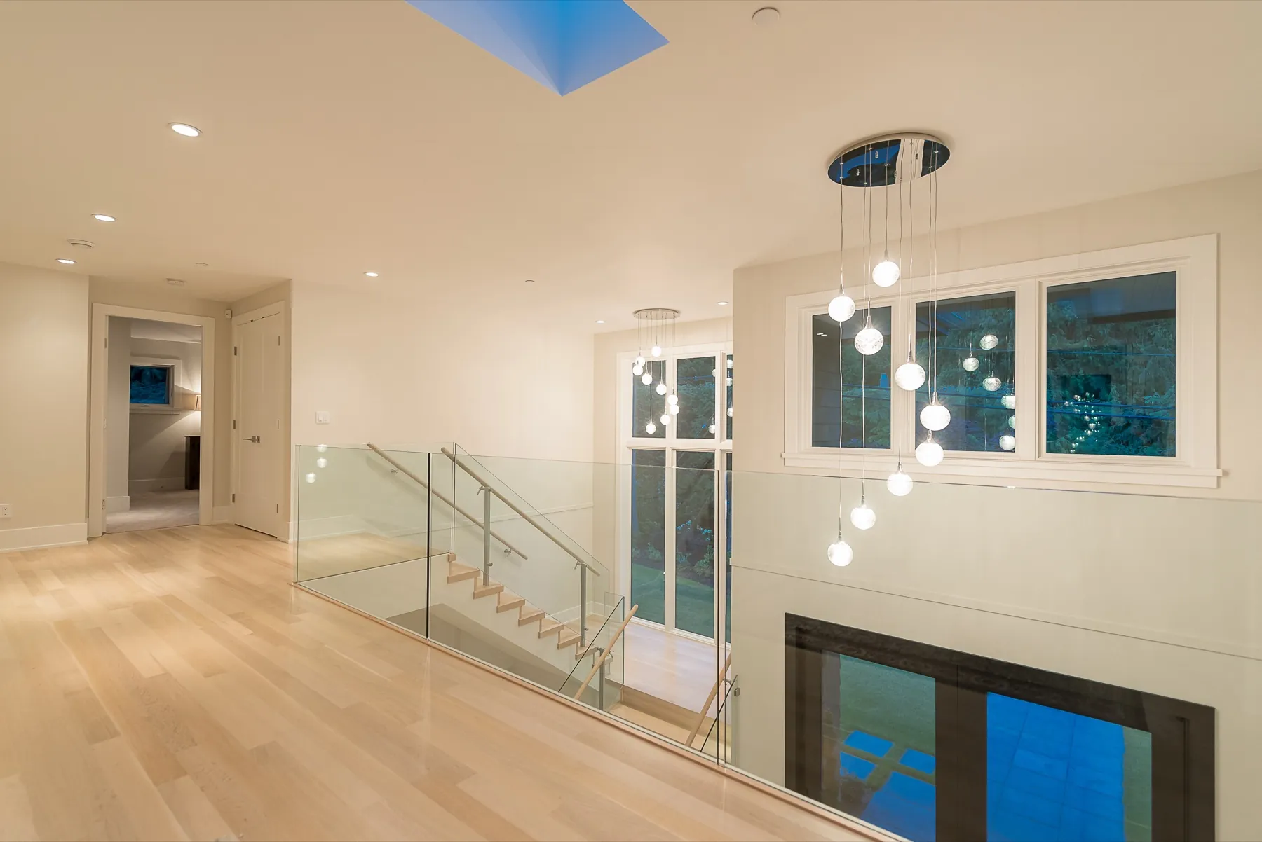 Forest Gate, Upper landing chandelier