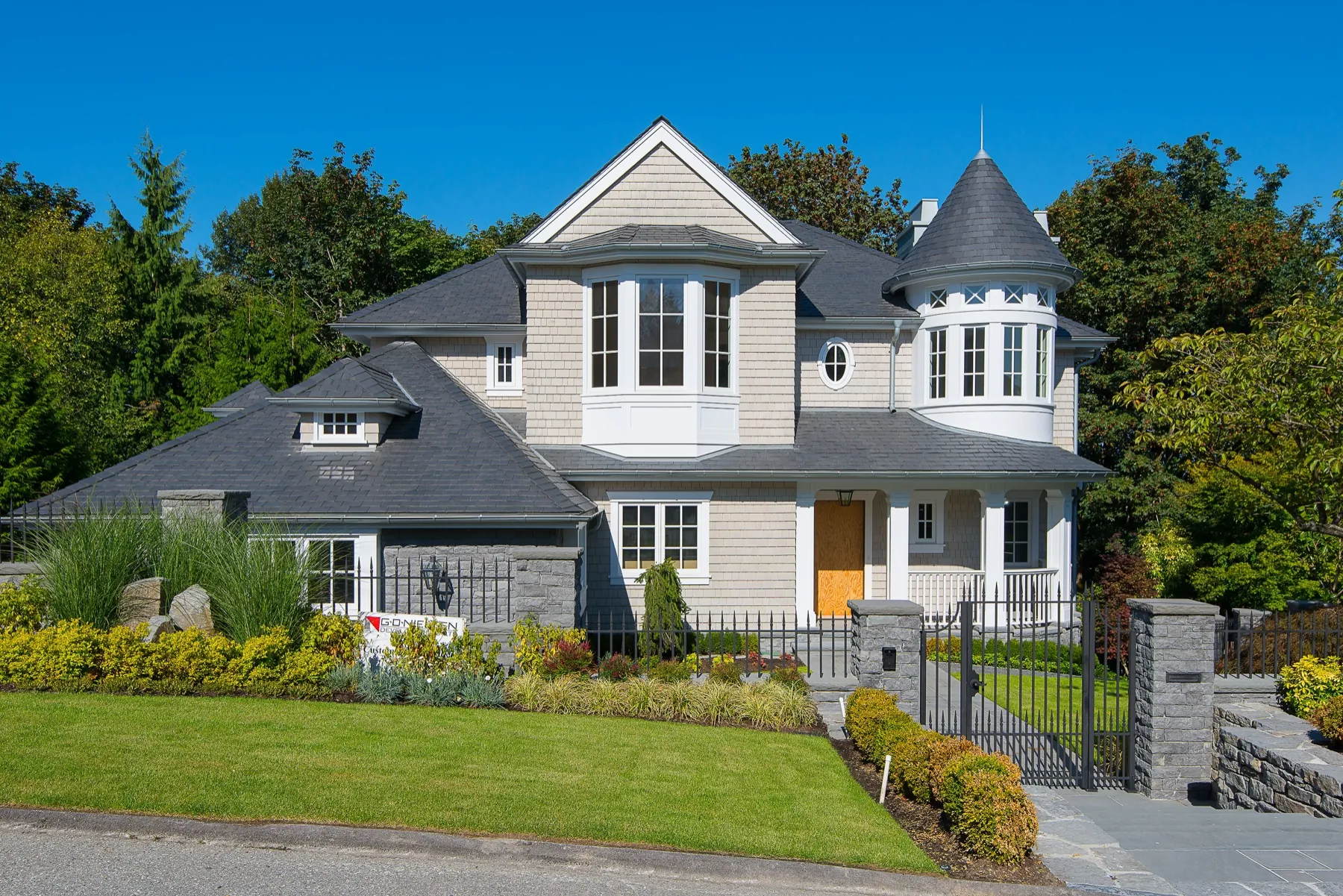 Lakeview, Exterior front day
