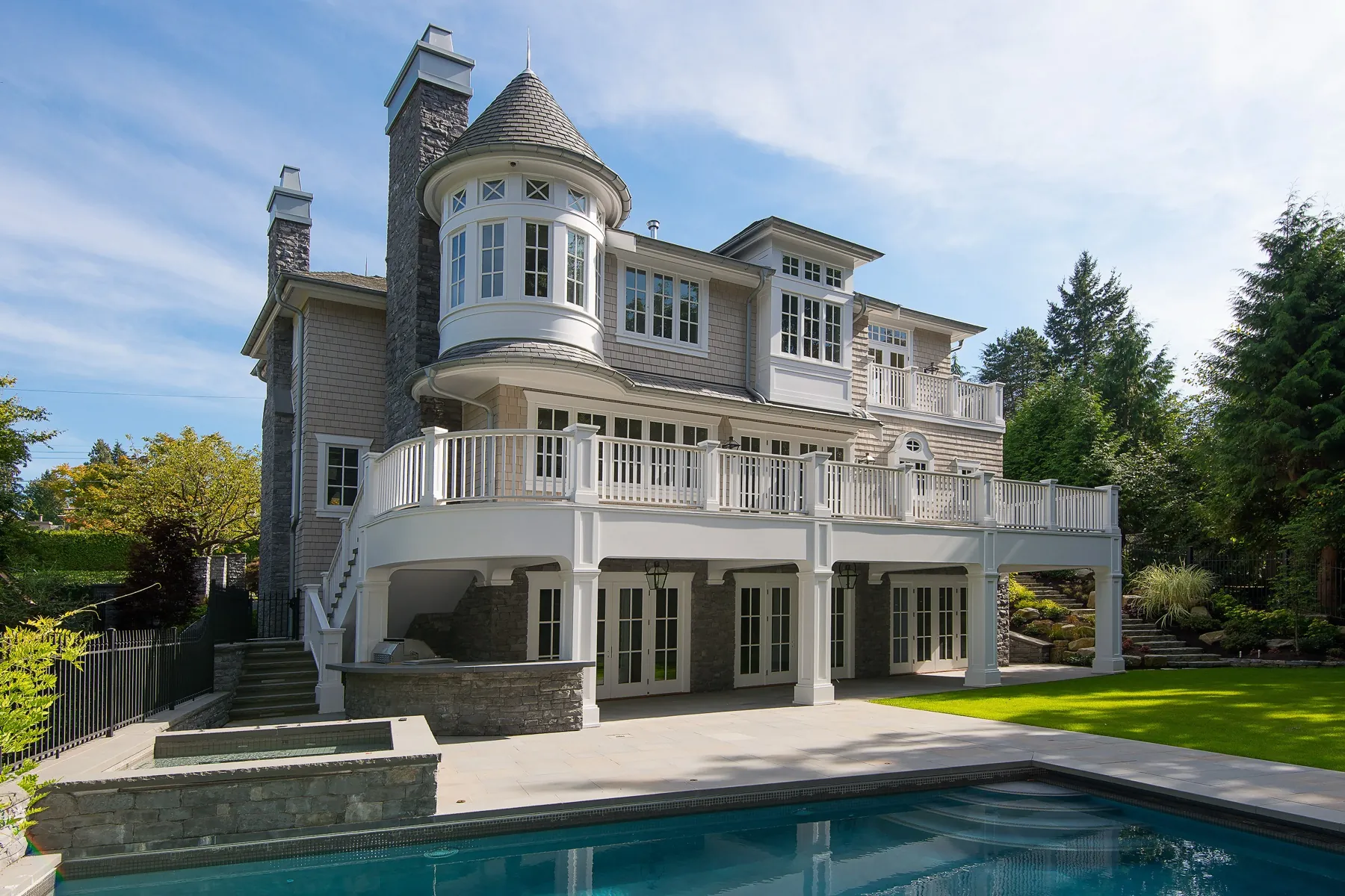 Lakeview, Exterior rear pool day