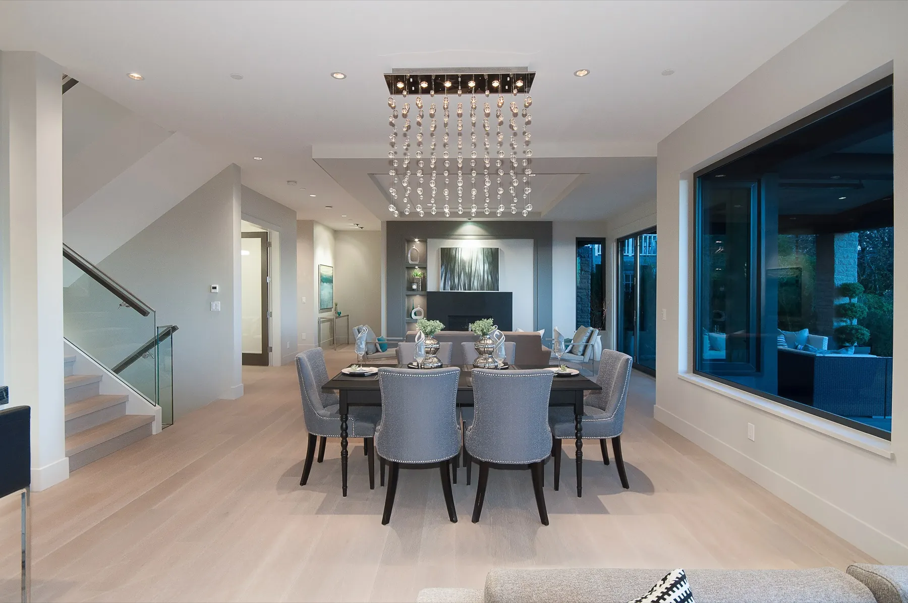 Ridge View, Dining room chandelier