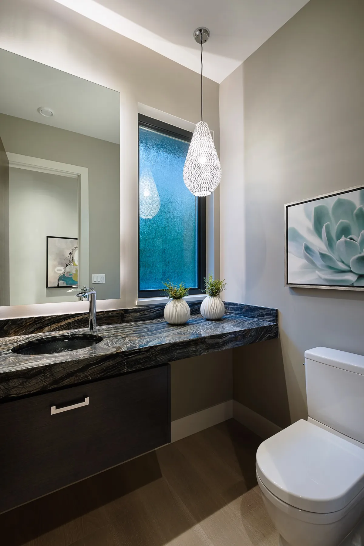 Ridge View, Powder room pendant