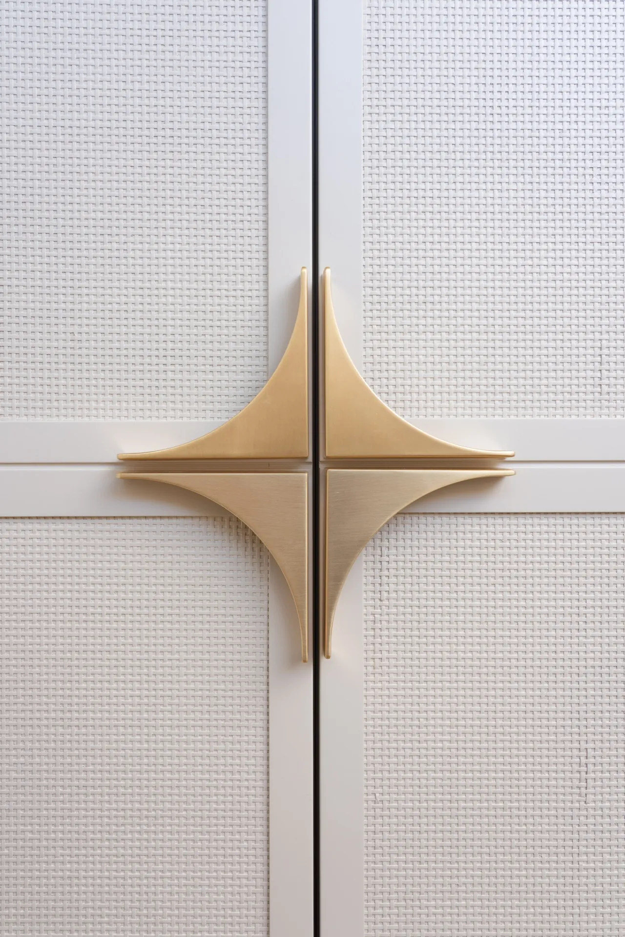 Seawalk, Cabinet hardware