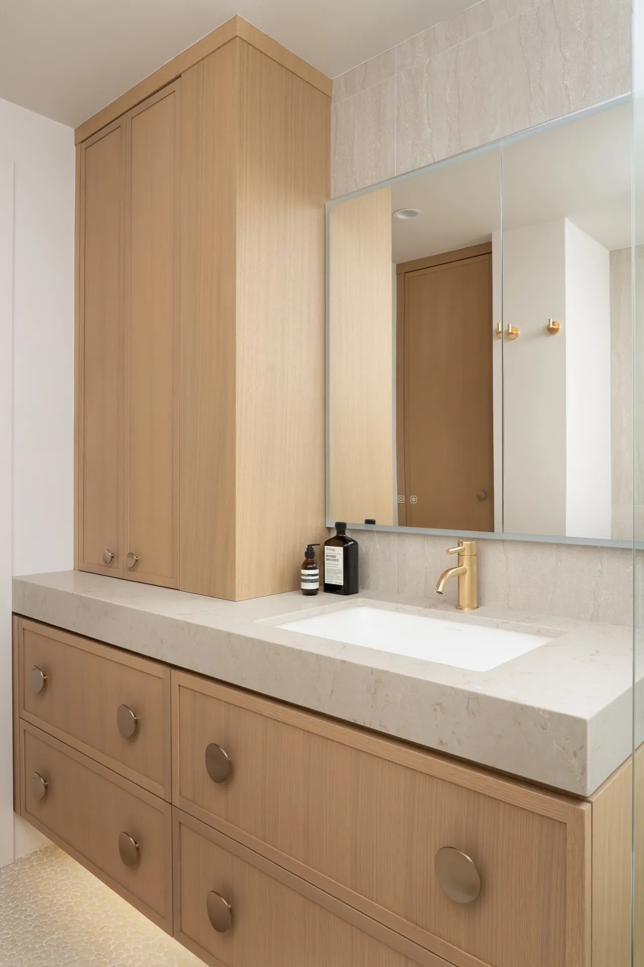 Seawalk, Bathroom vanity