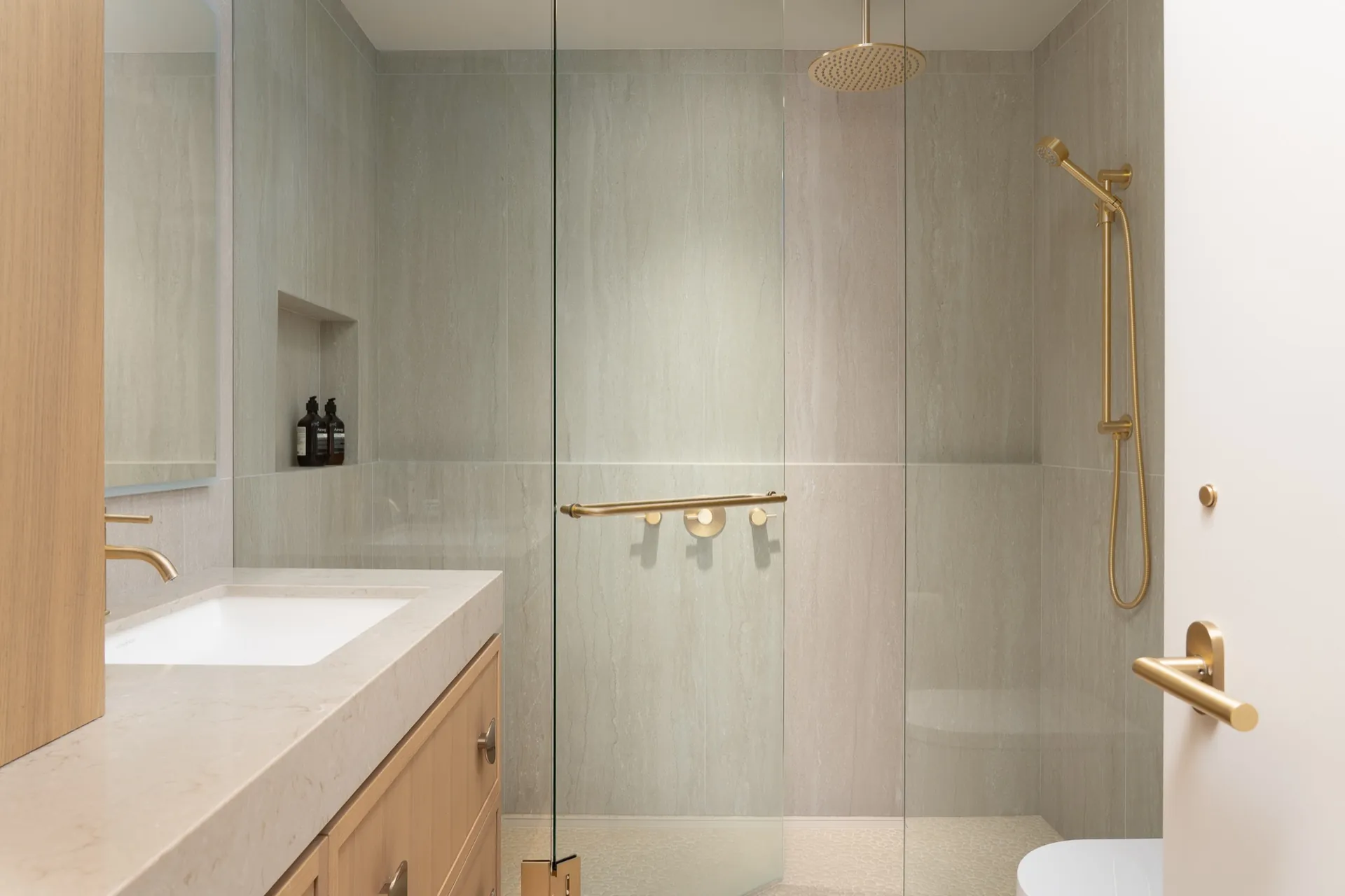 Seawalk, Shower