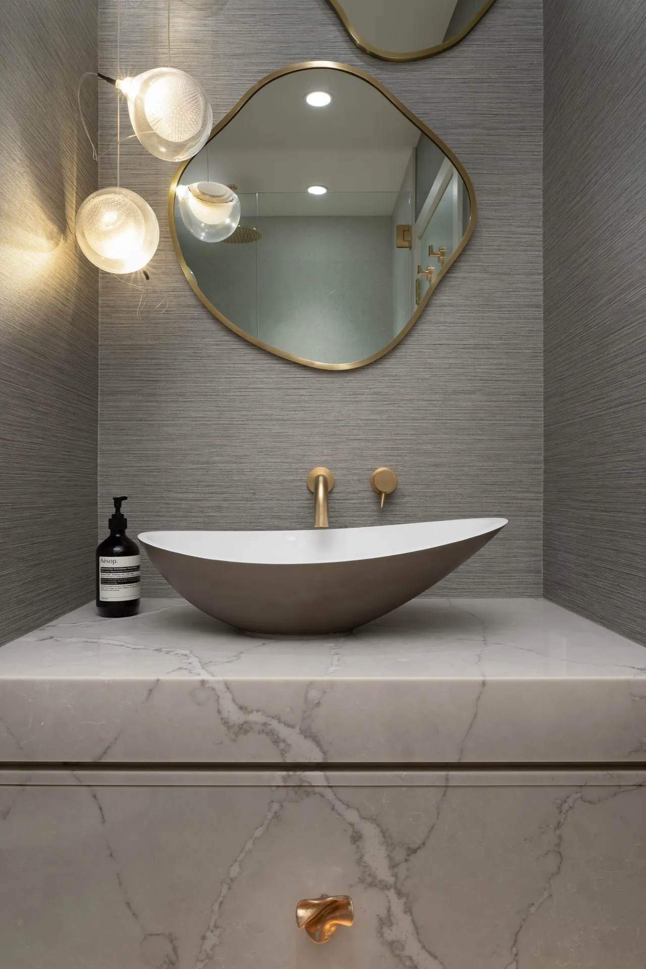 Seawalk, Powder room