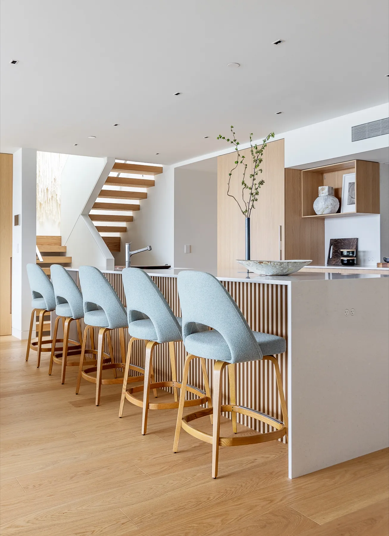 Shoreline, Kitchen bar stools stairs