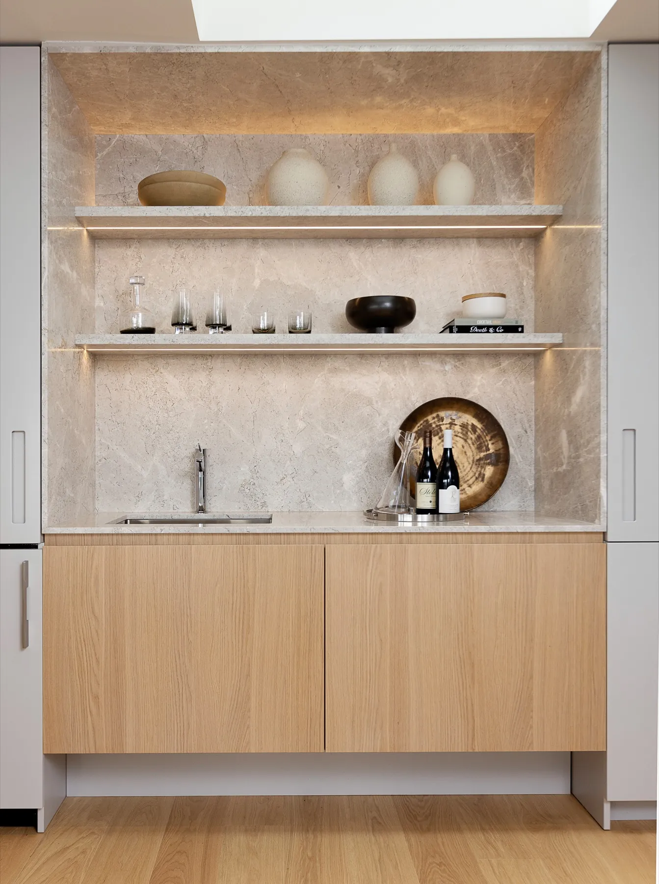 Shoreline, Wet bar wide