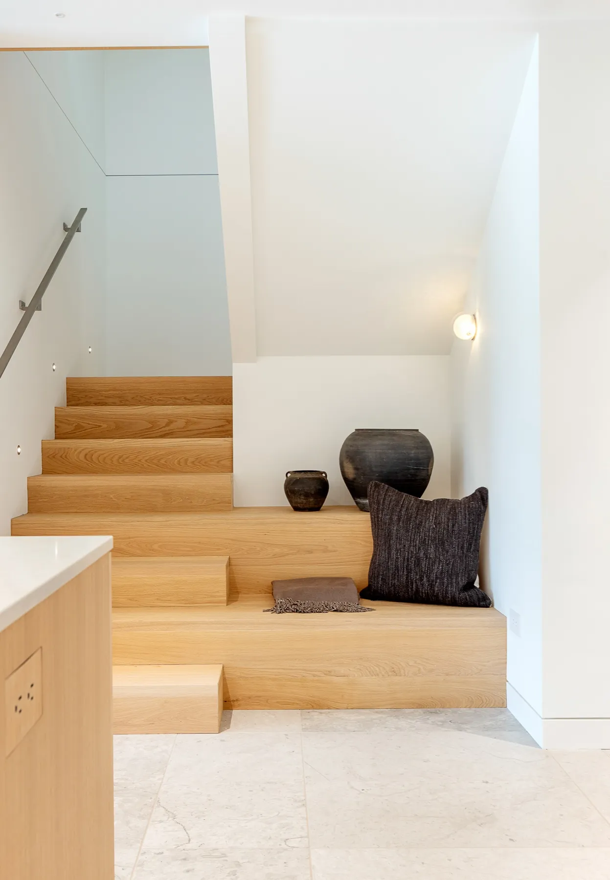 Shoreline, Lower stair landing styled