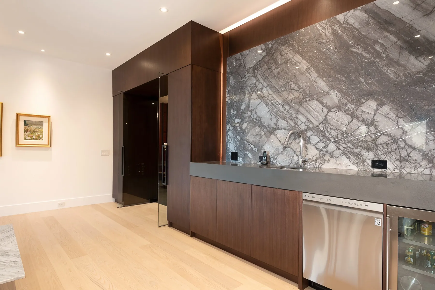 The Canopy, Bar marble waterfall