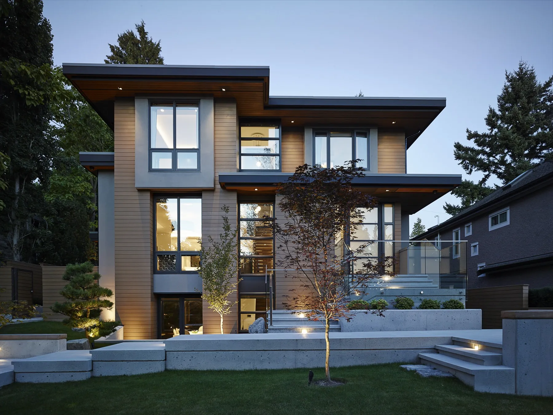 Zen, Exterior rear twilight